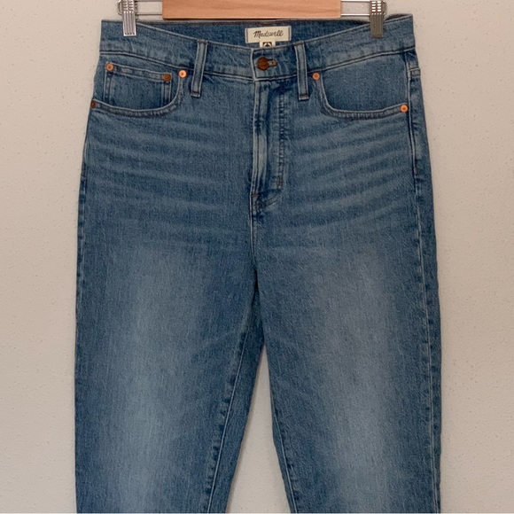 Madewell The Perfect Vintage Raw Hem High Rise Jean in Ainsworth Wash - Picture 10 of 13